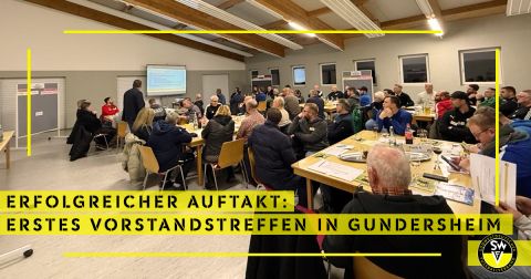 Teilnehmer des Vorstandstreffens in Gundersheim - Teilnehmer sitzen am Tisch und Lothar Renz referiert.