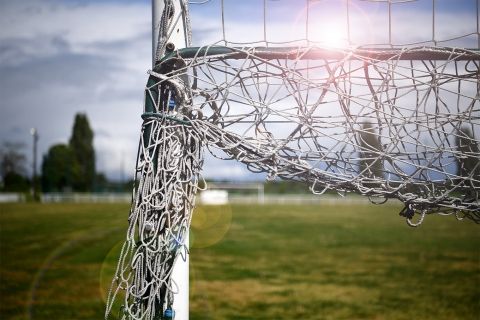 Sportplatz - Sonne - GettyImages