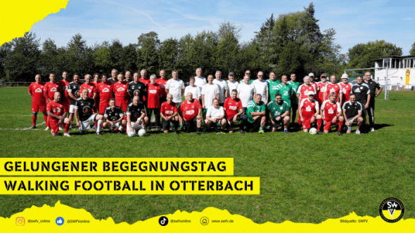 Die Teilnehmenden beim Walking Football in Otterbach