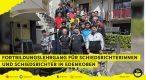 Schiedsrichterinnen und Schiedsrichter stehen auf einer Treppe vor der Sportschule Edenkoben für ein Gemeinschaftsbild