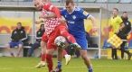 Südwest-Teams im Regionalliga-Duell: Daniel Bohl (rechts, FK Pirmasens) im Duell mit Simon Brandstetter vom FSV Mainz 05 II 1. FSV Mainz 05 II gegen FK Pirmasens