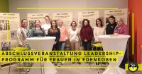 Von links nach rechts: Dany Spindler, Vorsitzende VFMA, Anna Neubauer, TSV Carlsberg, Lina Crolly, 1. FCK, Lisa Schurer, FFV Fortuna Göcklingen, Ulrike Barthen, Mentorin + Mitglied VFMA, Anja Schnöke, FSV Nieder-Olm, Kerstin Janß, SV Guntersblum, Michaela Birkholz, SV Mörlheim, Johanna Brauch, FMSG Waldböckelheim/Bretzenheim, Bärbel Petzold, Projektleiterin. (nicht auf die Bild Ute Seifert, FSV Bretzenheim und Kathrin Breivogel, SG Eintr. Bad Kreuznach)