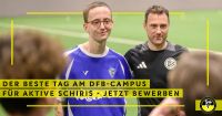 Felix Zwayer mit einem aktiven Amateurschhiedsrichter am DFB-Campus