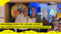 Ferit Isufaj (links) mit Jochen Julino bei der Ehrung