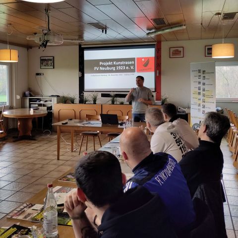 Kunststoffrasen Fachseminar beim FV Neuburg