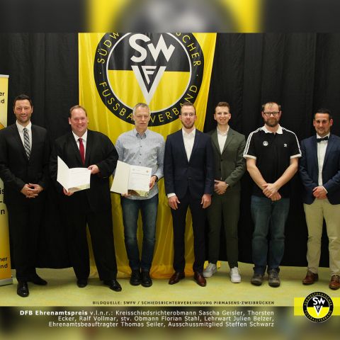 v.l.n.r. hintere Reihe: Kreisschiedsrichterobmann Sascha Geisler, stv. Kreisschiedsrichter-obmann Florian Stahl, Thorsten Ecker, Ralf Vollmar, Frederik Mayer, Manuel Fronmüller, Lehrwart Julien Belzer. v.l.n.r. vordere Reihe: Steffen Schwarz, Dominik Engelbrecht, Jonathan Mayer, Luca Lieblang v.l.n.r. hintere Reihe: Kreisschiedsrichterobmann Sascha Geisler, stv. Kreisschiedsrichter-obmann Florian Stahl, Thorsten Ecker, Ralf Vollmar, Frederik Mayer, Manuel Fronmüller, Lehrwart Julien Belzer. v.l.n.r. vordere Reihe: Steffen Schwarz, Dominik Engelbrecht, Jonathan Mayer, Luca Lieblang