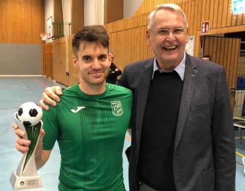 Bester Torwart Christian Wölfelschneider mit SWFV-Präsident Dr. Drewitz Bester Torwart Christian Wölfelschneider mit SWFV-Präsident Dr. Drewitz
