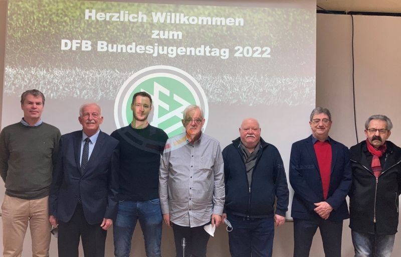 v.l.n.r. Jörg Müller (Rheinland), Peter Lipkowski (Rheinland), Moritz Detrois (Rheinland), Rainer Bernhardt (Südwest), Jürgen Schäfer (Südwest), Rainer Laufer (Saarland) und Helmut Hohl (Rheinland). DFB-Bundesjugendtag 2022 FRV Südwest Vertreter