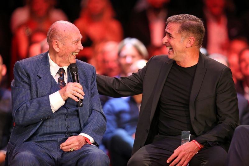 „Mir hat immer die Ehrlichkeit und Bodenständigkeit von Horst gefallen“: Stefan Kuntz (rechts) im Gespräch mit Horst Eckel. Horst Eckel - Nachruf SWFV
